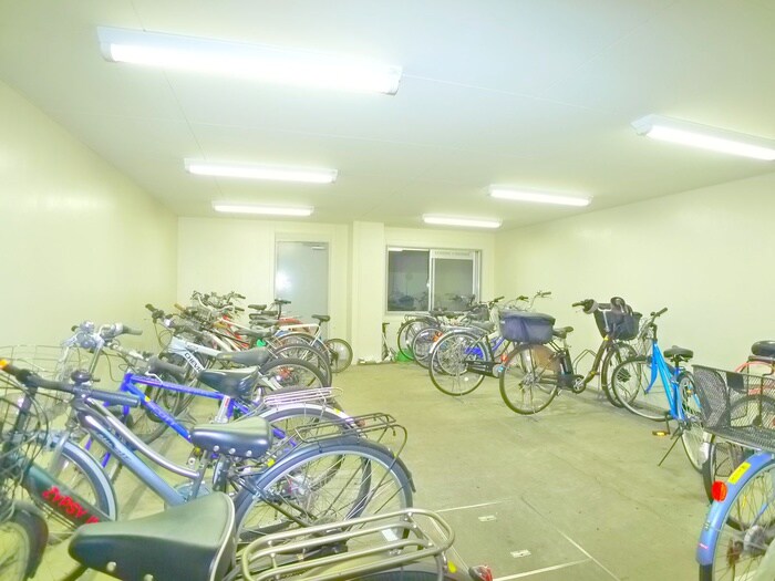 イーストアベニューの物件外観写真