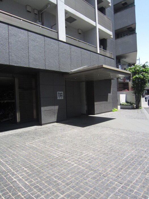 パ－クキュ－ブ神田の物件外観写真