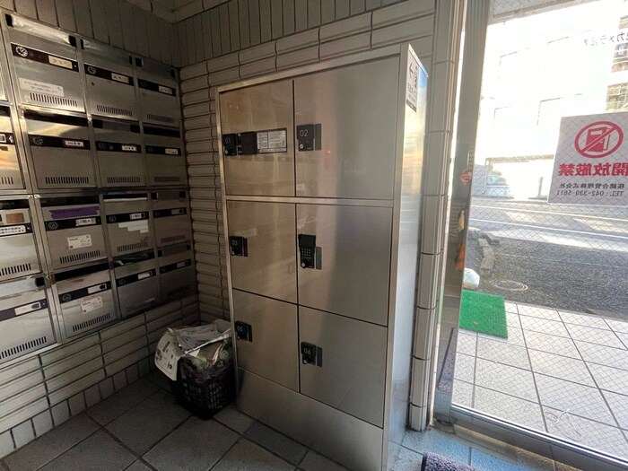 よしみハウジングビルの物件外観写真