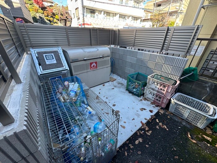 よしみハウジングビルの物件外観写真