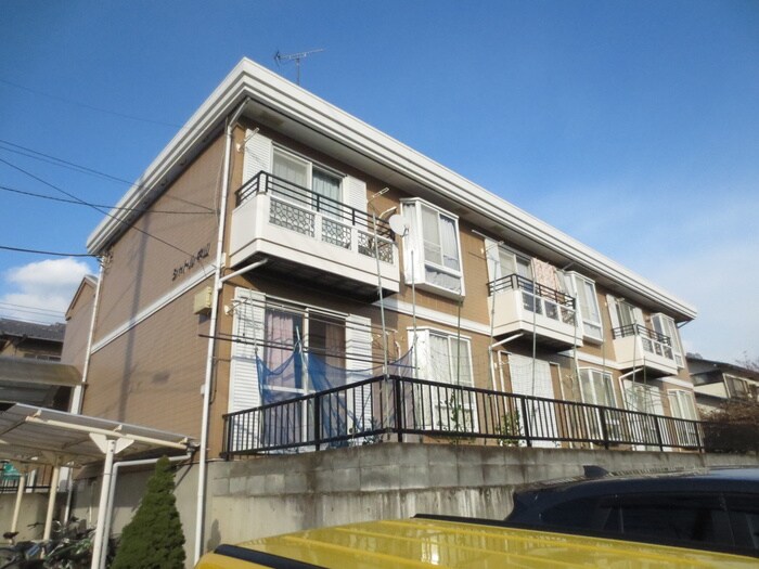 シャトル中山の物件外観写真