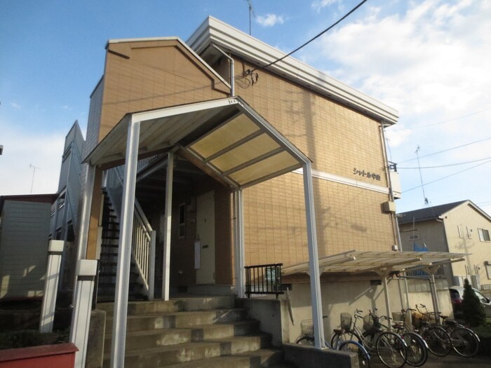 シャトル中山の物件外観写真