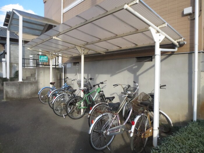 シャトル中山の物件外観写真