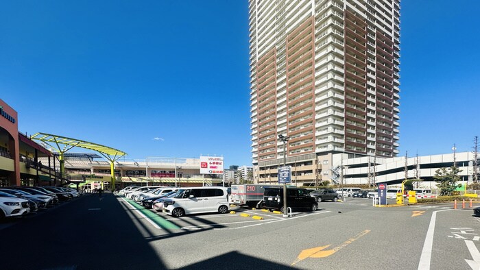 ﾛｲﾔﾙﾊﾟｰｸｽﾀﾜｰ南千住の物件外観写真