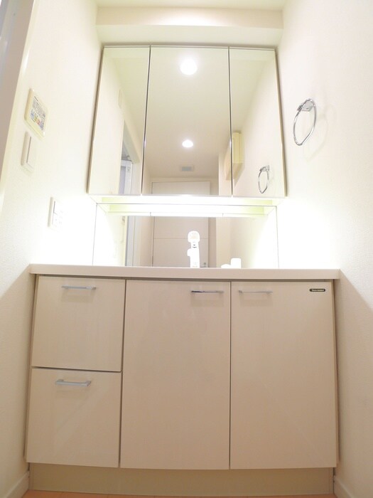 ﾛｲﾔﾙﾊﾟｰｸｽﾀﾜｰ南千住の物件内観写真