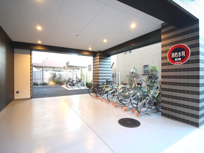 アジールコート新高円寺の物件外観写真