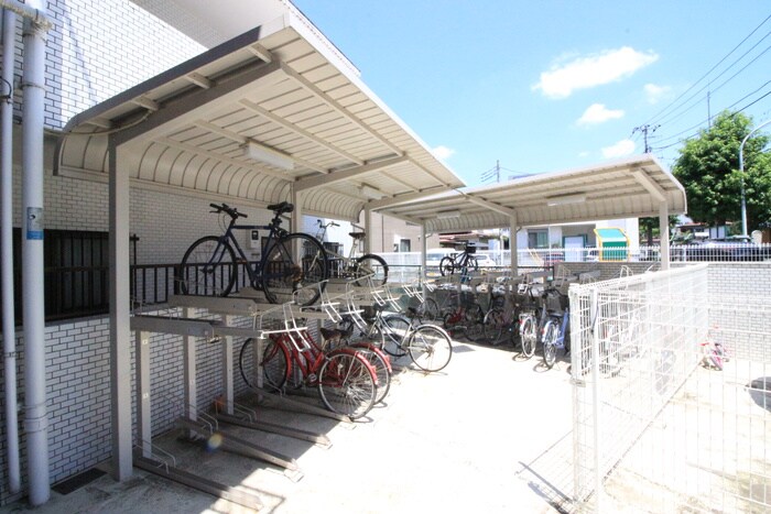 ユーコート稲田堤の物件外観写真