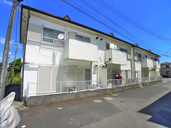 カサフロ－レス（０１・０２）の物件外観写真