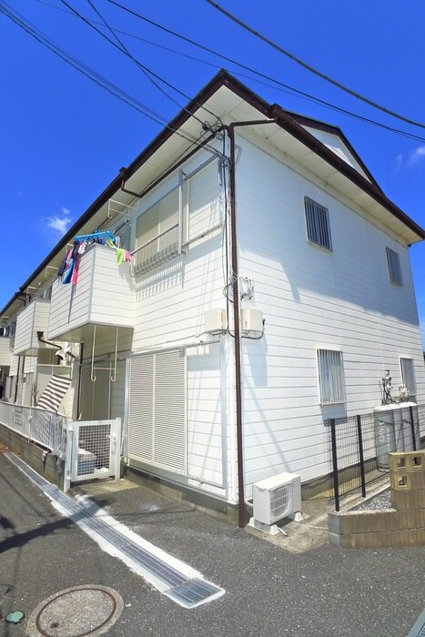 カサフロ－レス（０１・０２）の物件外観写真