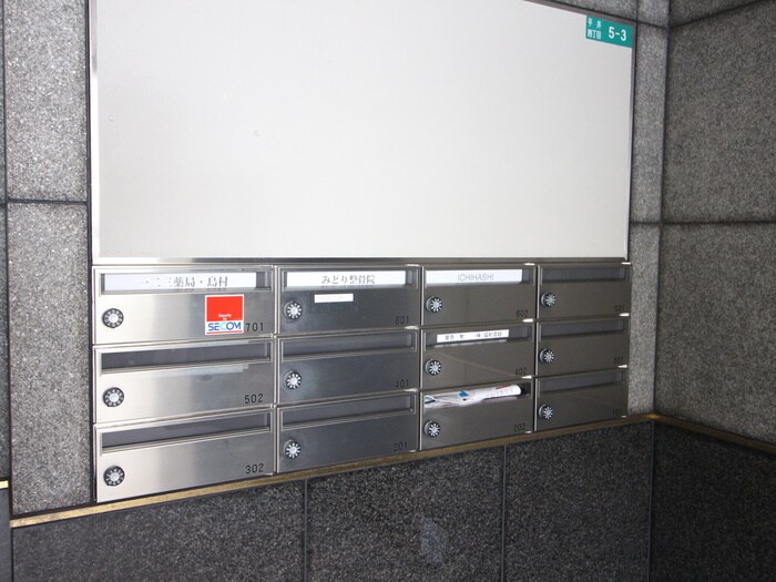 シマムラビルの物件外観写真