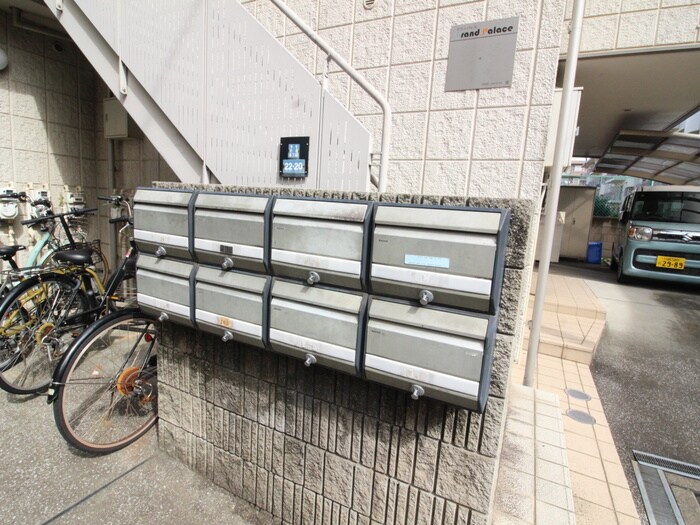 グランパレスの物件外観写真