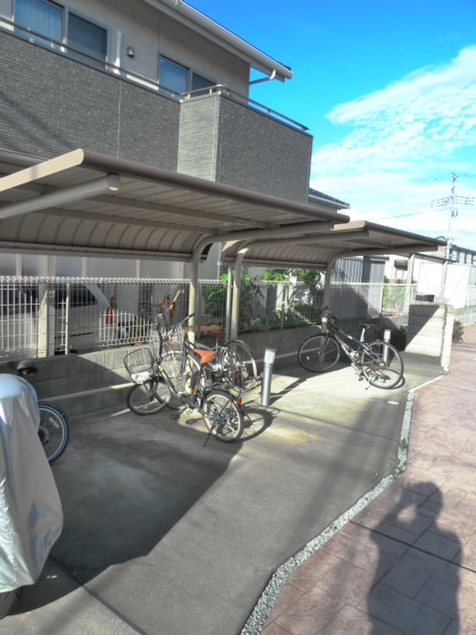 アニック・カスールの物件外観写真