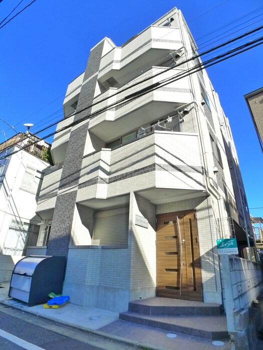 first Step 西小岩の物件外観写真