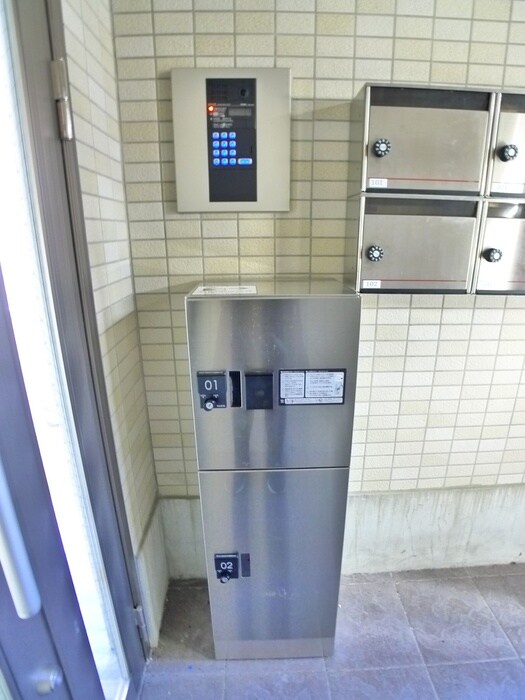 first Step 西小岩の物件外観写真