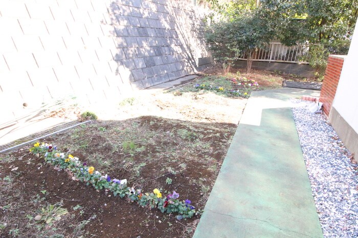 メゾン中白根（２Ｆ）の物件外観写真