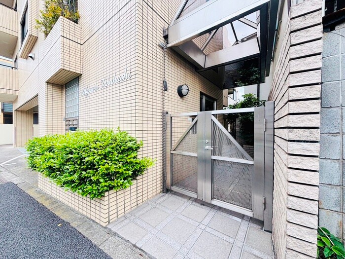 BEL、GRAVIA、TAKAHASHIの物件外観写真