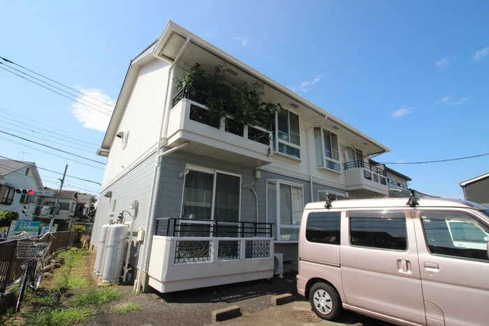 ファミール鶴園の物件外観写真