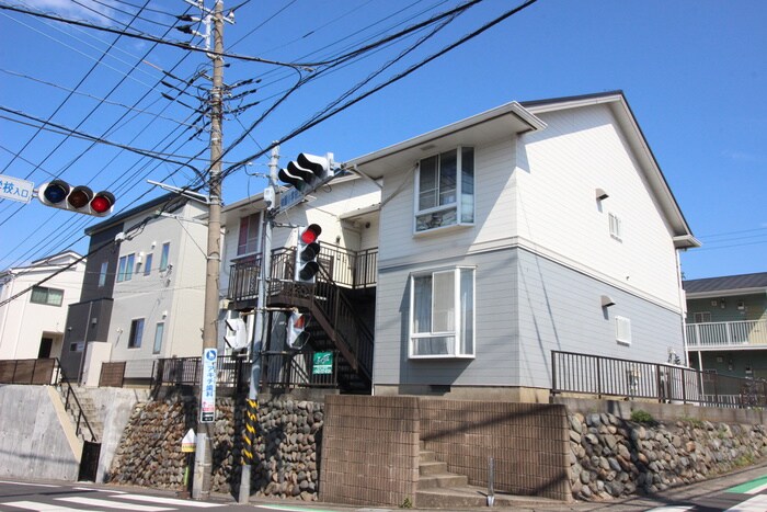 ファミール鶴園の物件外観写真