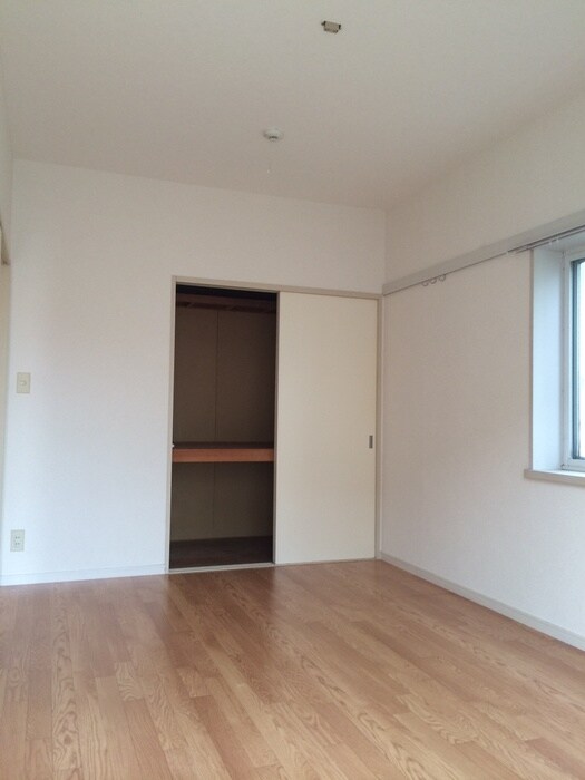 ルミエ－ルＫ－Ⅳの物件内観写真