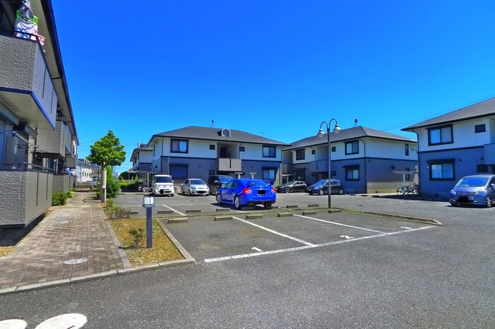 ロイヤル・スクエアAの物件外観写真