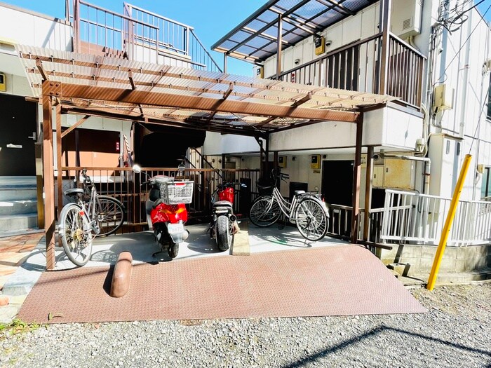 第二コスモ大和Ａ棟の物件外観写真