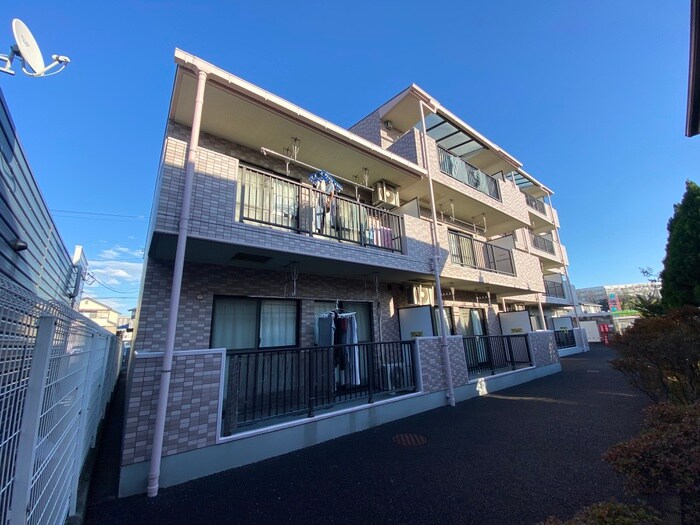 メゾンカワベの物件外観写真