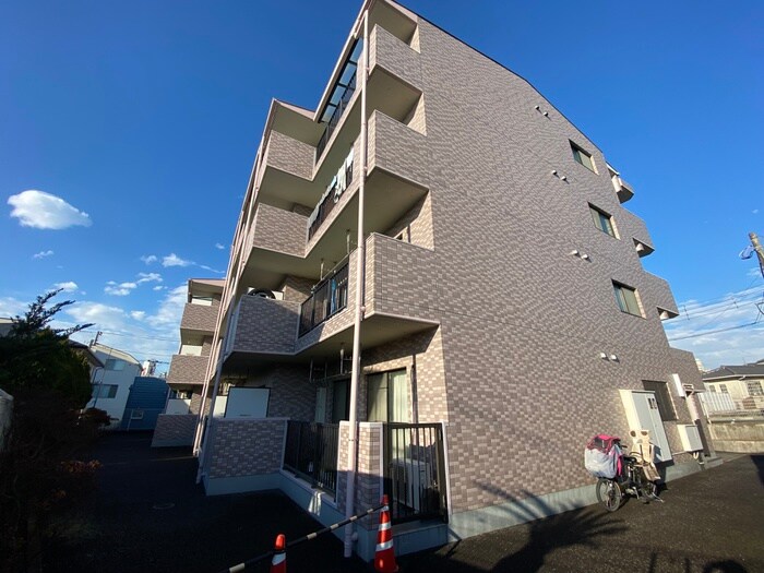 メゾンカワベの物件外観写真