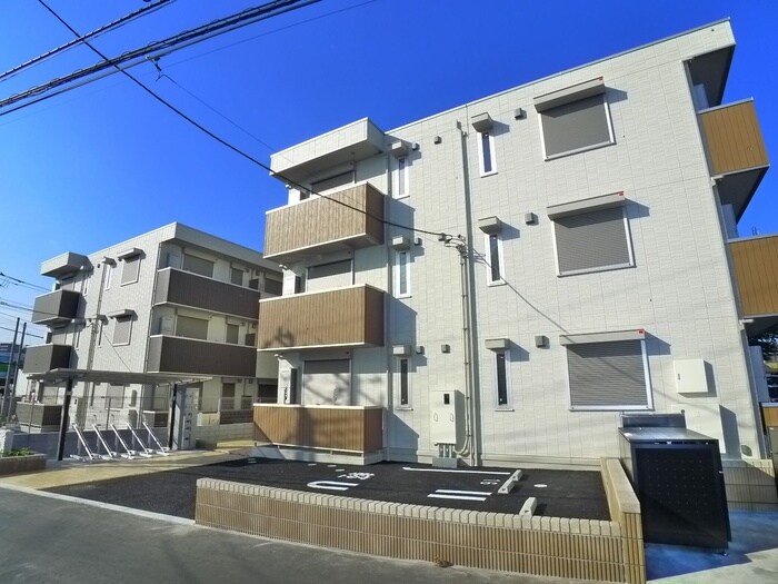 ラインハットの物件外観写真