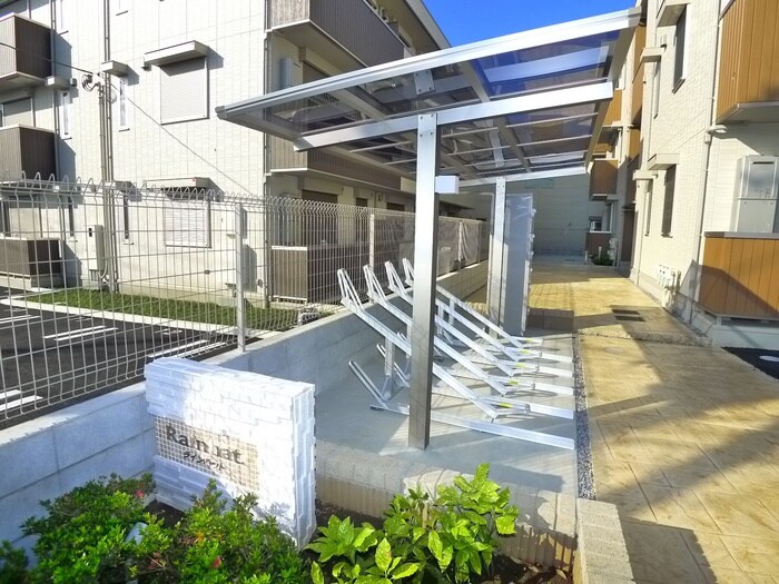 ラインハットの物件外観写真