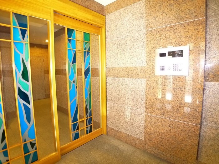 イ－ストパレスの物件外観写真