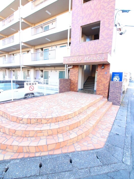 増尾マンションの物件外観写真