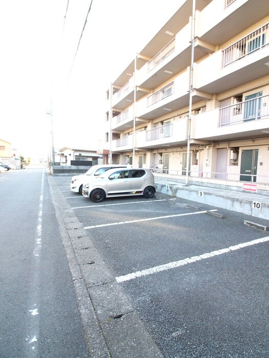 増尾マンションの物件外観写真