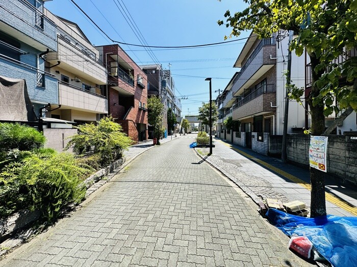 ＰＬＵＳ　ＨＯＵＳＥの物件外観写真