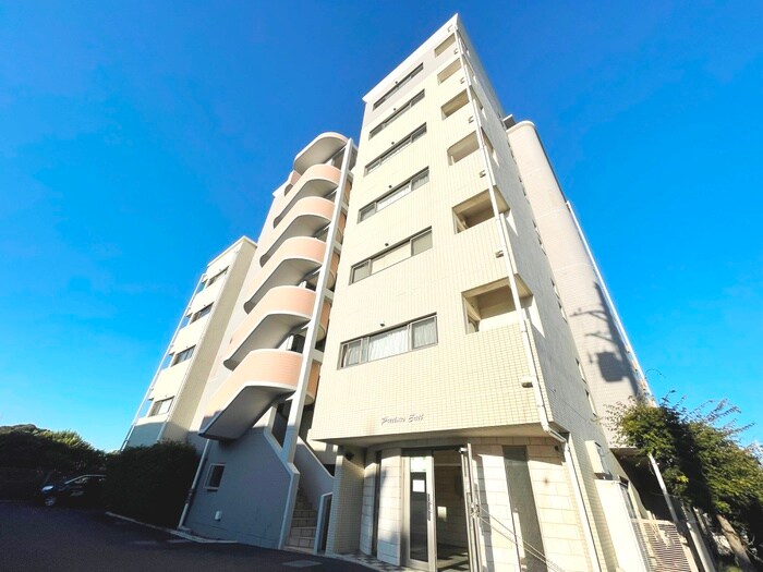 プレシャスイ－ストの物件外観写真