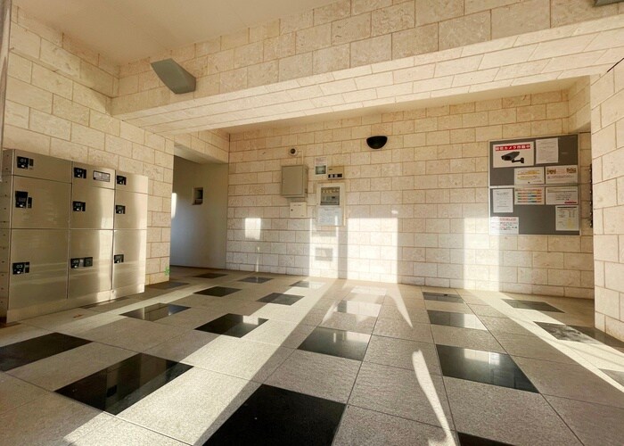 プレシャスイ－ストの物件外観写真