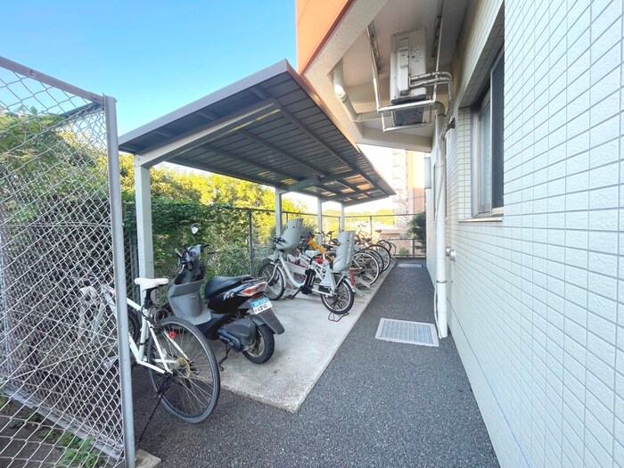 プレシャスイ－ストの物件外観写真