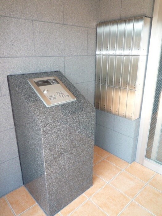 フィオ－レⅤの物件外観写真