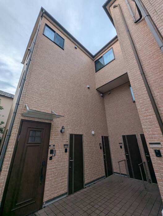 South Oneの物件外観写真