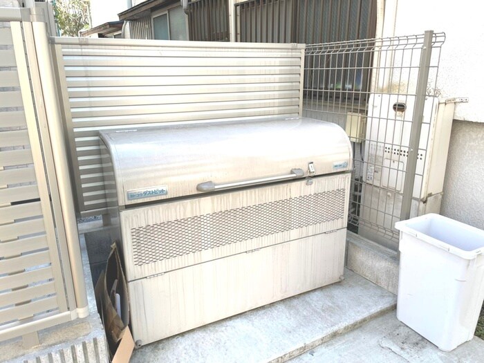 ホワイトレジデンスの物件外観写真