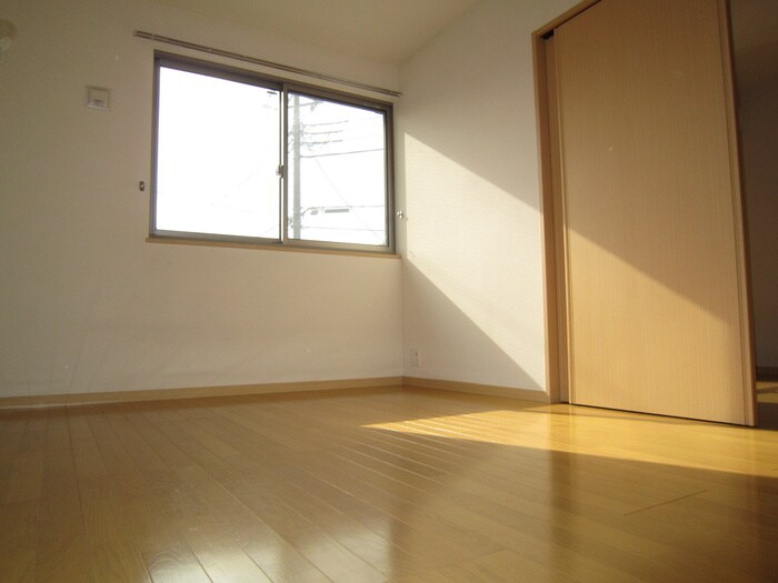 ブリ－ズ東海神Ａの物件内観写真