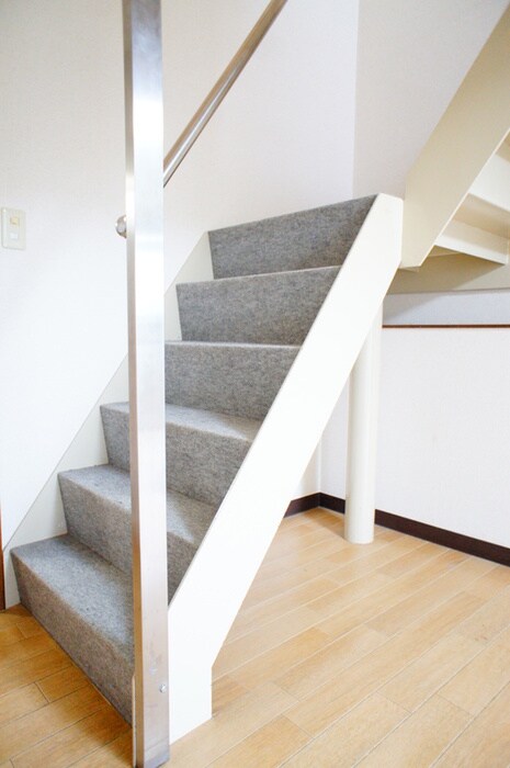 ピアチェ－レヴィ－ナの物件内観写真