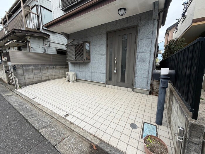 西大泉3丁目貸家の物件外観写真