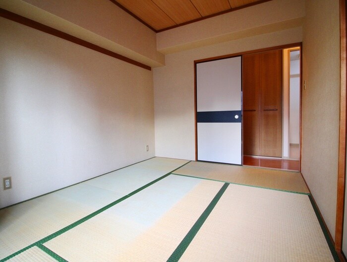 ロイヤルアヤセの物件内観写真