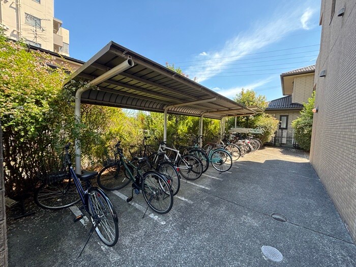 ジュネス・ドミール２０００の物件外観写真