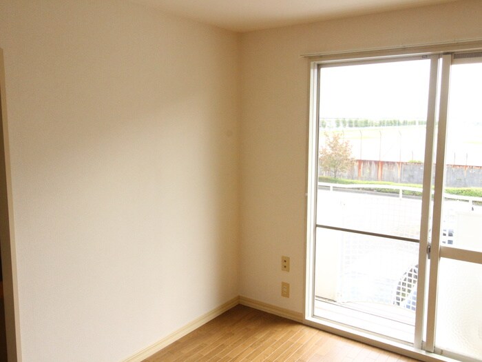 ホワイトペルテＣの物件内観写真