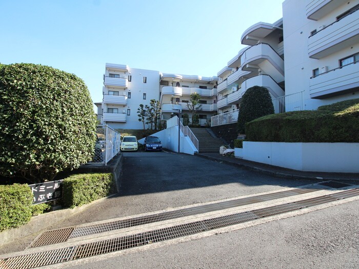 ドミ－ルいぶき野の物件外観写真