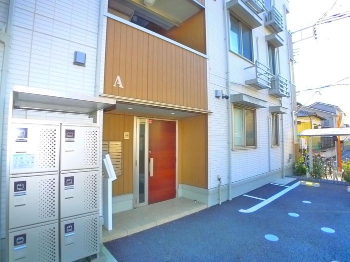 オークリーフ三郷Ａの物件外観写真