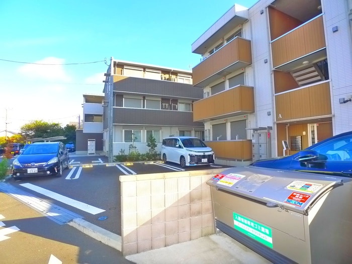 オークリーフ三郷Ａの物件外観写真