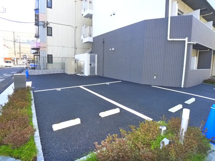 ＧＥＮＯＶＩＡ三郷駅前の物件外観写真