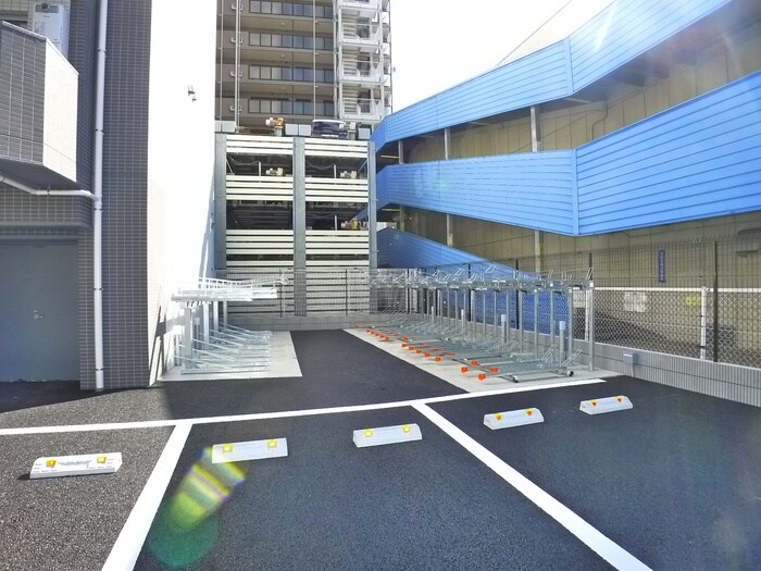 ＧＥＮＯＶＩＡ三郷駅前の物件外観写真